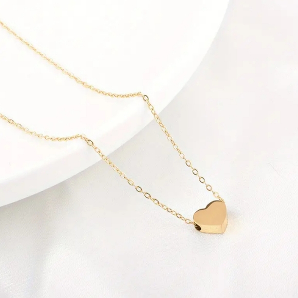 Jewelry - Gold Heart Pendant Necklace